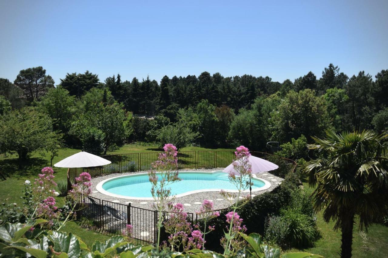 Ombre Bleue Du Figuier, Ailhon Hotel Exterior photo